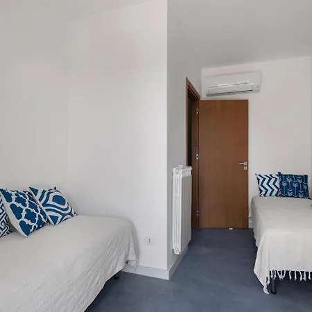 Hector's House By Domusicily *