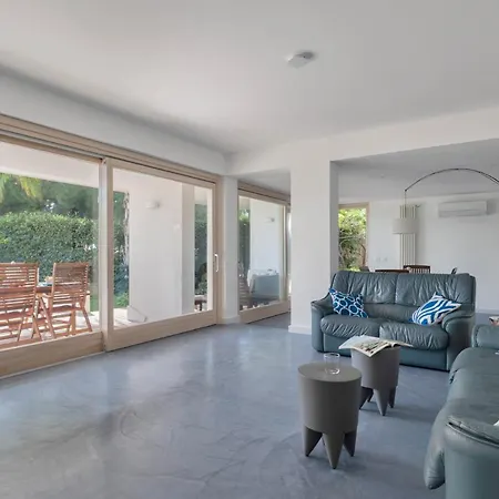 Hector's House By Domusicily *